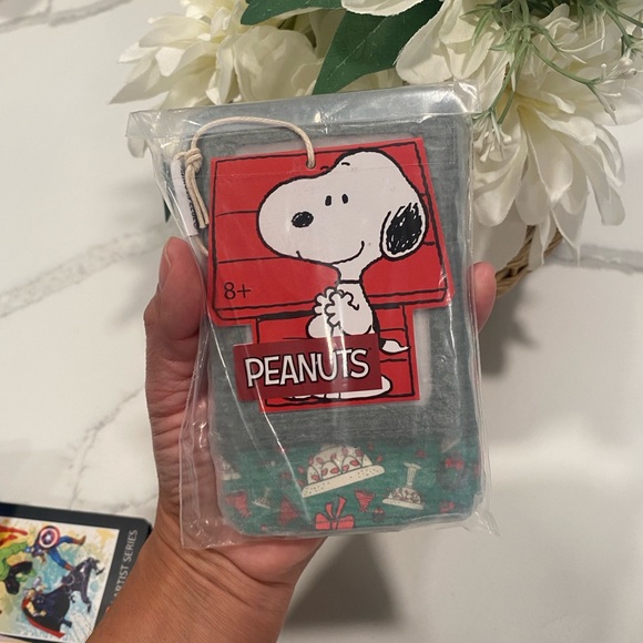 Peanuts Loungefly Snoopy Christmas Wreath Card Holder - Picture 6 of 6
